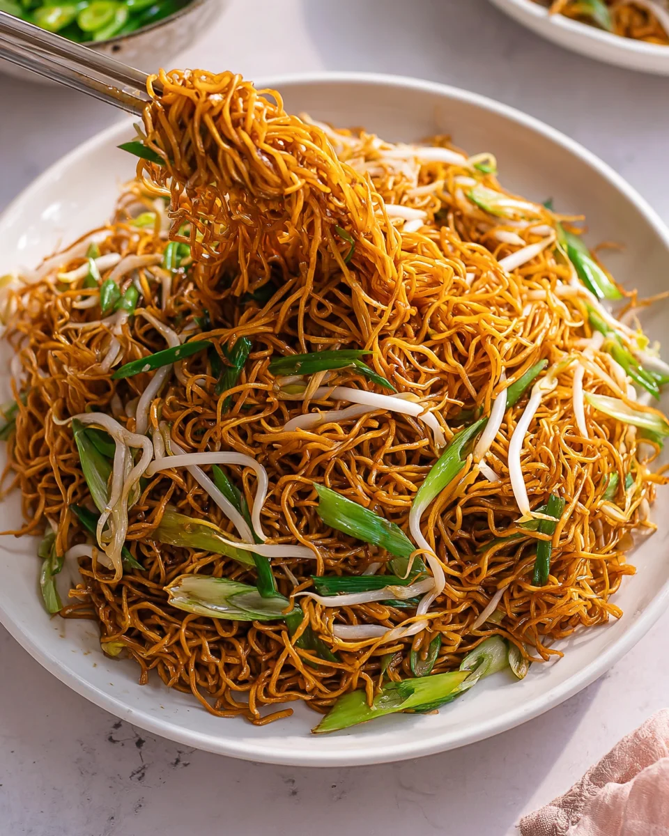 Flavorful Cantonese Beef Chow Mein Recipe - Quick & Easy!